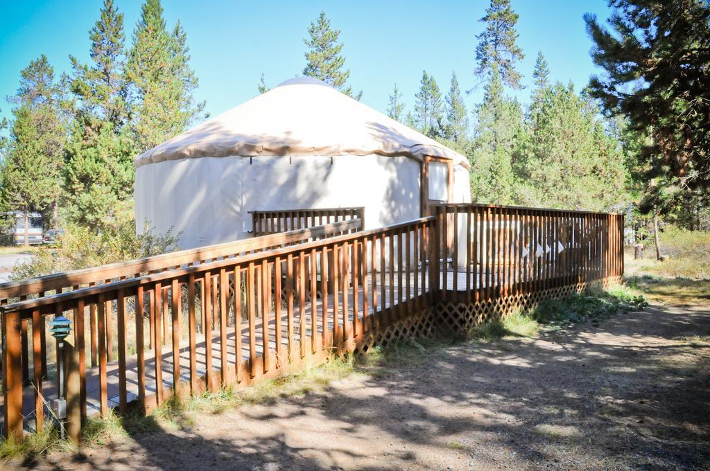 Bend-Sunriver Camping Resort Wheelchair Accessible Yurt 13 المظهر الخارجي الصورة