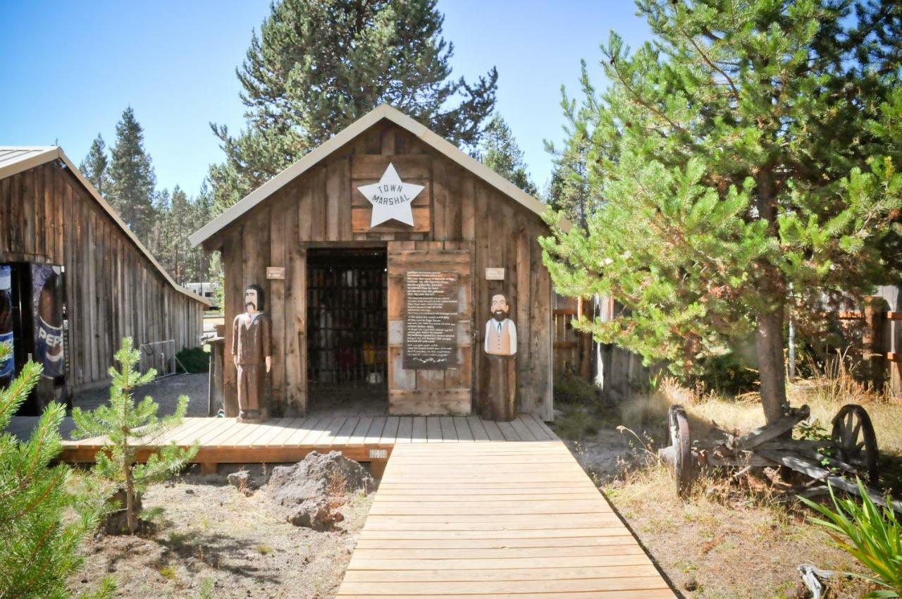 Bend-Sunriver Camping Resort Wheelchair Accessible Yurt 13 المظهر الخارجي الصورة