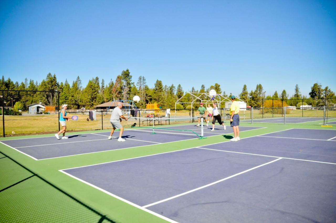 Bend-Sunriver Camping Resort Wheelchair Accessible Yurt 13 المظهر الخارجي الصورة